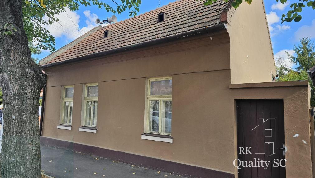 SENEC – EXKLUZÍVNE IBA U NÁS – TOP INVESTÍCIA: rodinný dom s obrovským potenciálom v centre Senca - ul. SNP