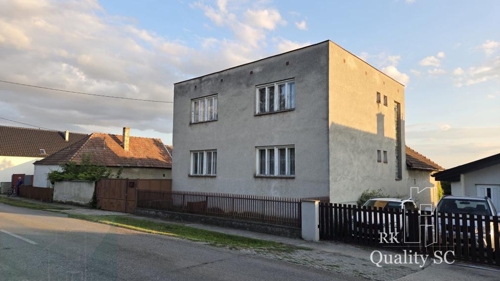 okr. GALANTA - PUSTÉ ÚĽANY - NA PREDAJ starší rodinný dom v pôvodnom stave - dvojgeneračný s veľkým potenciálom