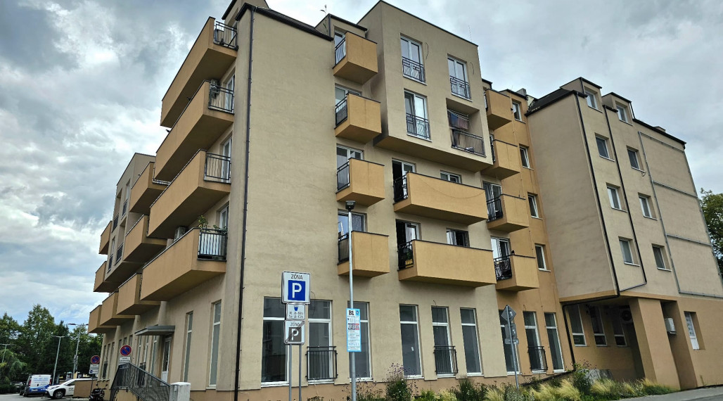 SENEC - NA PREDAJ EXKLUZÍVNE IBA U NÁS - 2 izbový byt v centre mesta na Nám. 1. mája v Senci