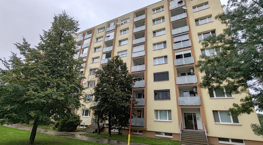 SENEC - EXKLUZÍVNE IBA U NÁS - NA PREDAJ 3 IZBOVÝ BYT V CENTRE MESTA - ul. Hurbanova