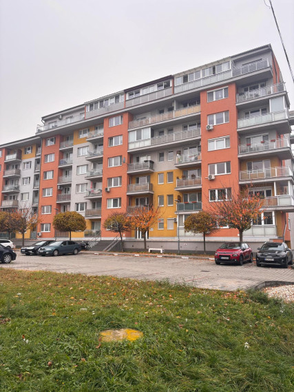 SENEC - NA PREDAJ 2 izbový byt s vlastným parkovaním, pri Striebornom jazere - ul. Zemplínska v Senci