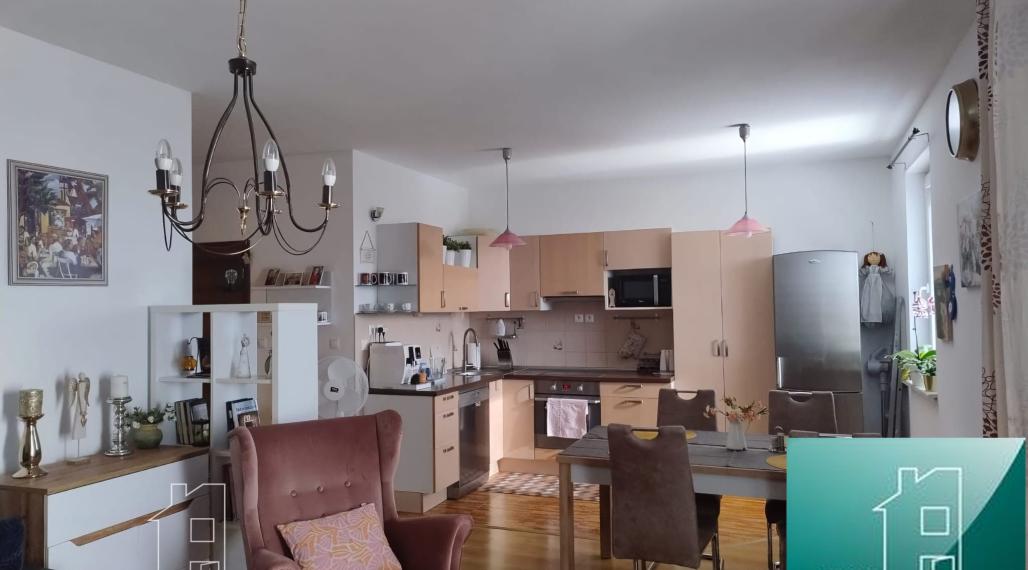 NOVÁ CENA !! SENEC – NA PREDAJ moderný veľkometrážny 2 izbový byt s loggiou bez investícií - ul. Pezinská v Senci