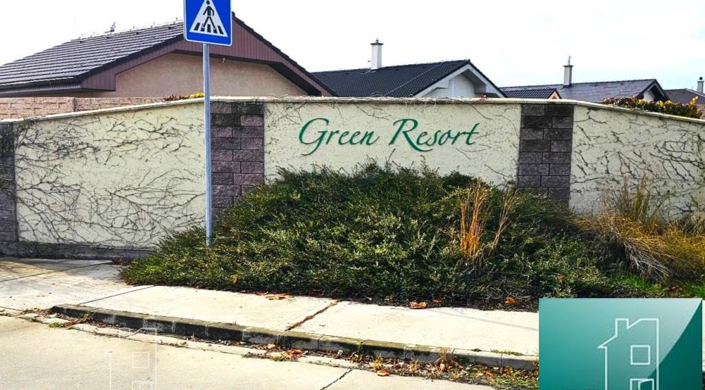 Okr. SENEC - Hrubá Borša Green Resort - NA PREDAJ kompletne zariadený rodinný dom - 3 izbová novostavba typu bungalov