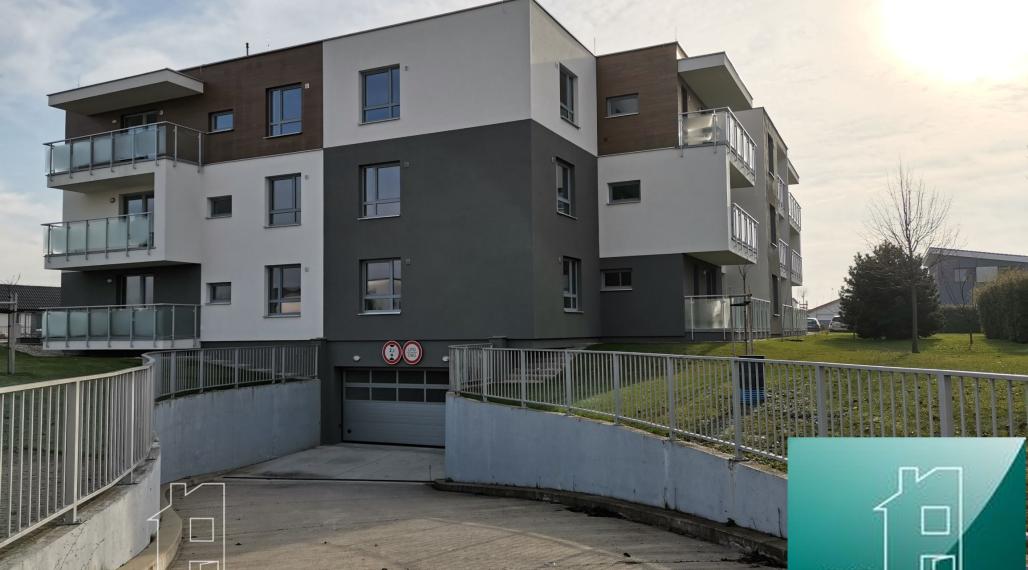 SENEC - NA PRENÁJOM - veľkometrážny 2 izbový byt s vlastným garážovým státím - Senec Gardens