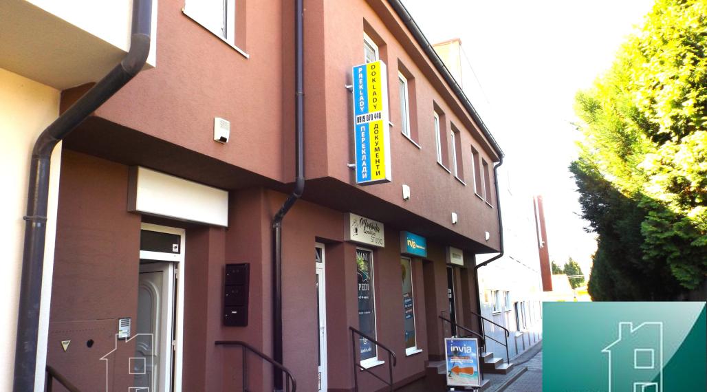 NA PREDAJ – polyfunkčný objekt v úplnom centre mesta Senec - obchodný priestor na prízemí a kancelárie na poschodí - pri pešej zóne