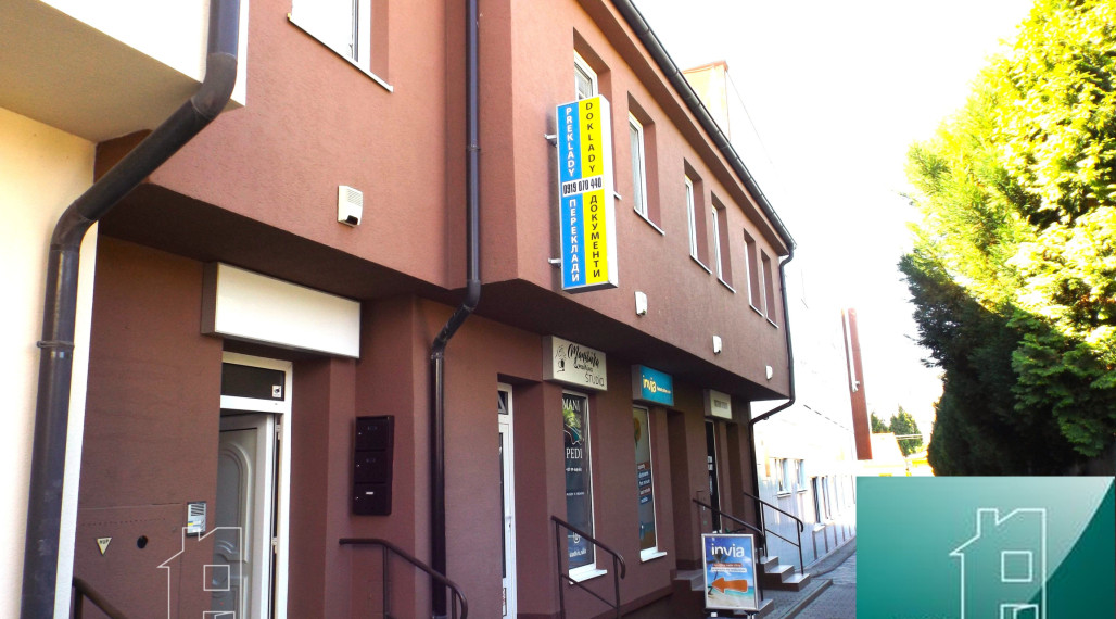 NA PREDAJ – polyfunkčný objekt v úplnom centre mesta Senec - obchodný priestor na prízemí a kancelárie na poschodí - pri pešej zóne