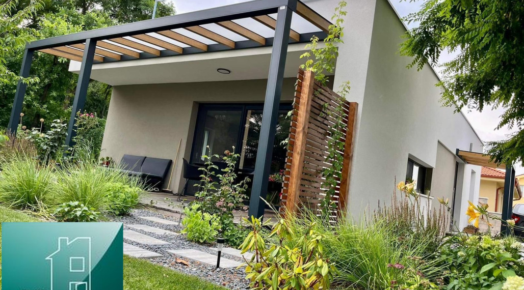 SENEC - NA PREDAJ dizajnovo zariadený 3 izbový rodinný dom v kľudnej lokalite Lesoparku v Senci