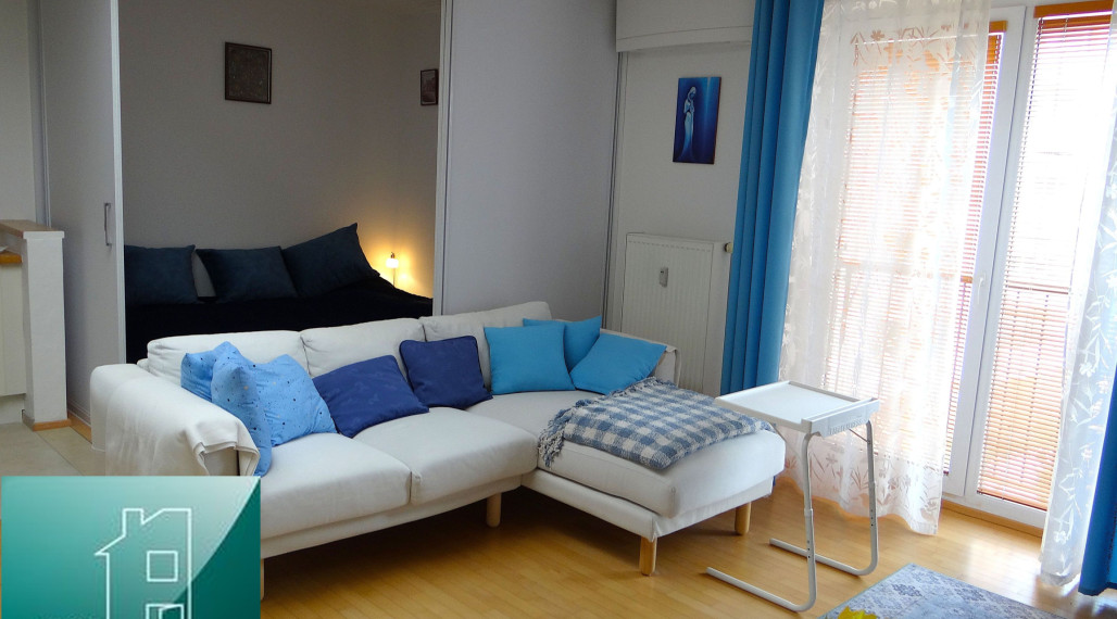 SENEC - EXKLUZÍVNE NA PREDAJ - kompletne zariadený a klimatizovaný 1 izbový byt v centre mesta - Nám. 1. mája v Senci