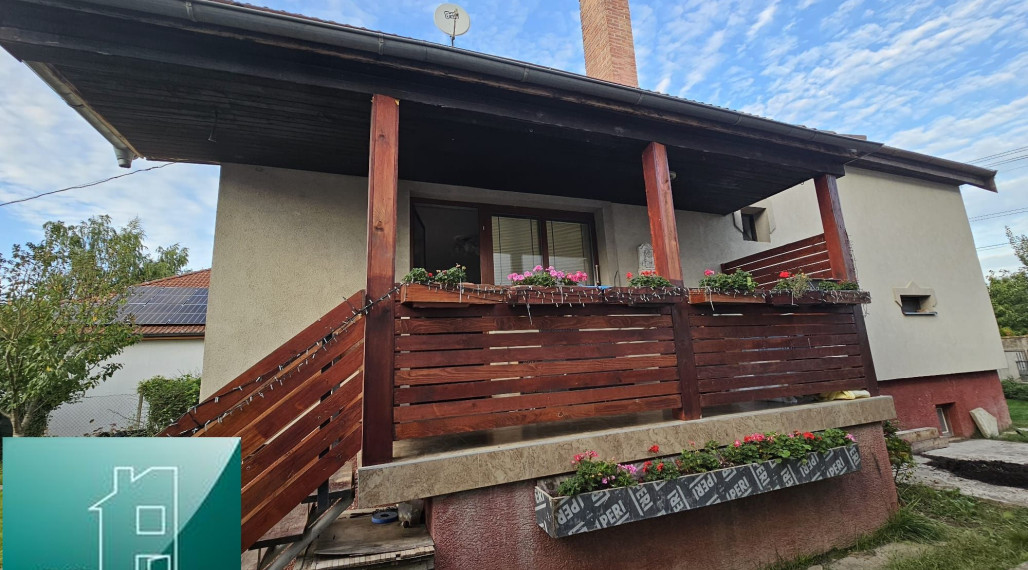 NOVÁ CENA - Okr. Senec - TUREŇ - EXKLUZÍVNE NA PREDAJ rodinný dom na 8 á pozemku s veľkometrážnymi izbami