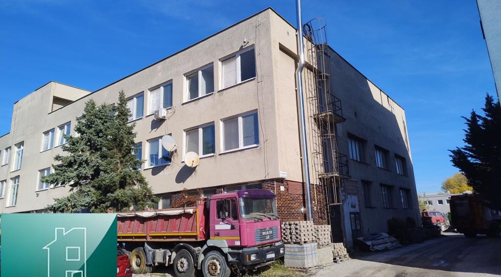 NA PREDAJ – skladový objekt s ubytovňou a kanceláriami v Bratislave III