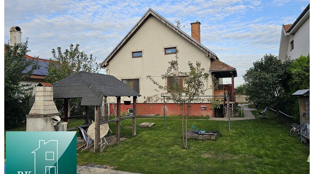 NOVÁ CENA - Okr. Senec - TUREŇ - EXKLUZÍVNE NA PREDAJ rodinný dom na 8 á pozemku s veľkometrážnymi izbami