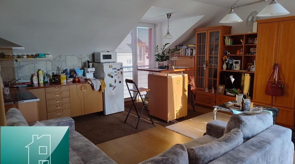 NA PRENÁJOM - krásny 1 izbový byt zariadený s terasou v tehlovom dome v tichej lokalite v SENCI