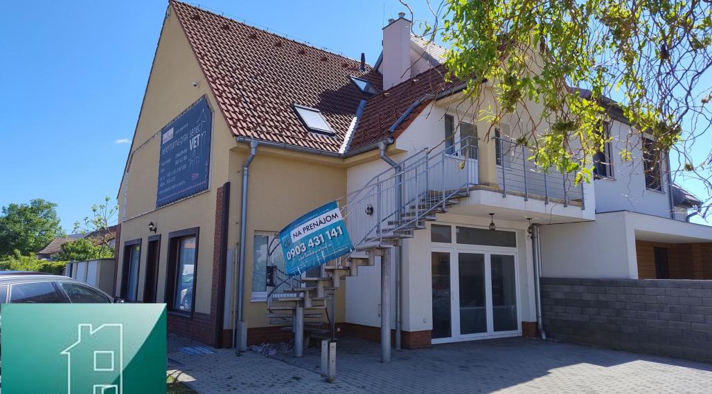 NA PRENÁJOM – nadrozmerný 2 izbový byt v rodinnom dome s parkovacím státím v blízkosti centra mesta SENEC - Šafárikova ul.