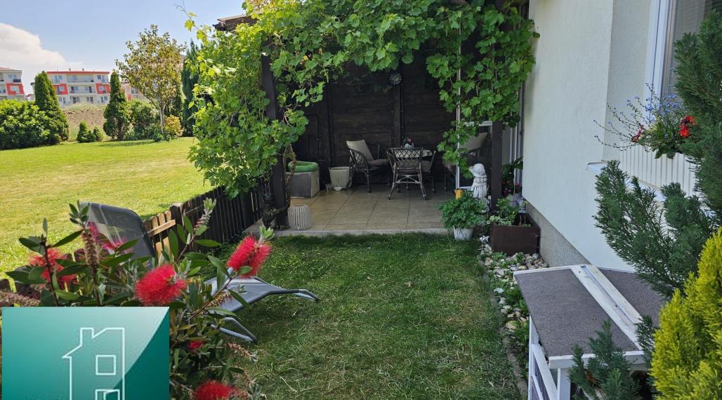 Senec - NA PREDAJ 2 izbový klimatizovaný byt so záhradkou a garážou vo vyhľadávanej lokalite v Senci