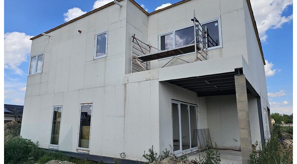 Okr. Senec - TOMÁŠOV - EXKLUZÍVNE NA PREDAJ NOVOSTAVBA - dva 4 izb. byty v RD na kľúč