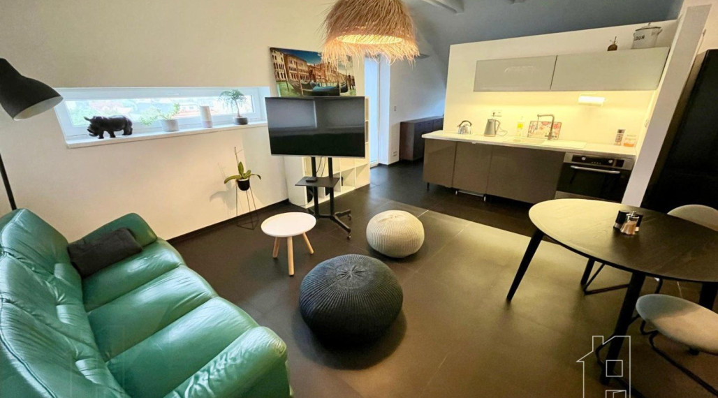 NA PRENÁJOM – moderný 2 izbový byt kompletne zariadený v centre mesta s parkovacím miestom - SENEC