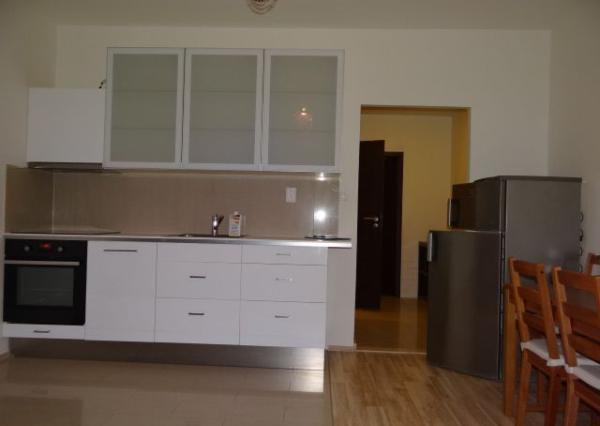 PRENAJATÉ  - SENEC - 2 izb. čiastočne zariadený, bezbariérový byt, vo výbornej lokalite v Senci