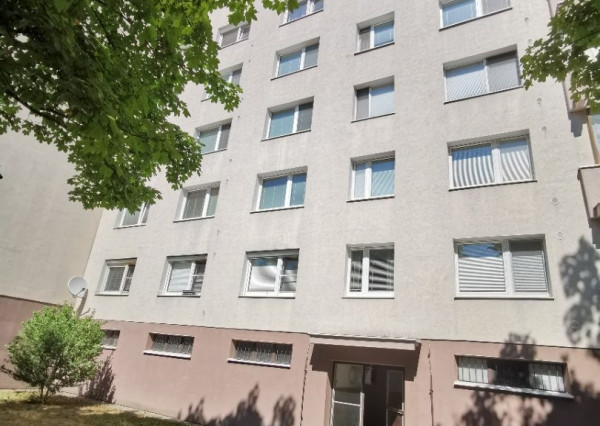 BRATISLAVA - DÚBRAVKA , ul. Nejedlého 2. izbový priestranný byt