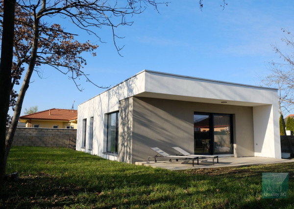 PREDANÉ - Senec - NA PREDAJ - 3 izbový bungalov v štandarde aj s kuchynskou linkou na Okružnej ulici.