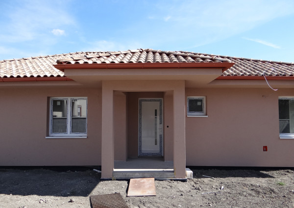 90301 - Čečínska Potôň – NA PREDAJ RODINNÉ 4 izbové BUNGALOVY so stredomorskou architektúrou v tichej dedinke pri Dunajskej Strede.