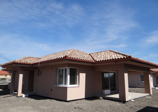 90301 - Čečínska Potôň – NA PREDAJ RODINNÉ 4 izbové BUNGALOVY so stredomorskou architektúrou v tichej dedinke pri Dunajskej Strede.