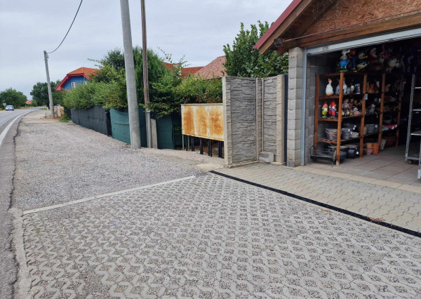90301 - Veľký Biel - Okres Senec - NA PREDAJ Obchodný priestor ideálny na podnikanie, vedľa hlavnej cesty na takmer 12á pozemku
