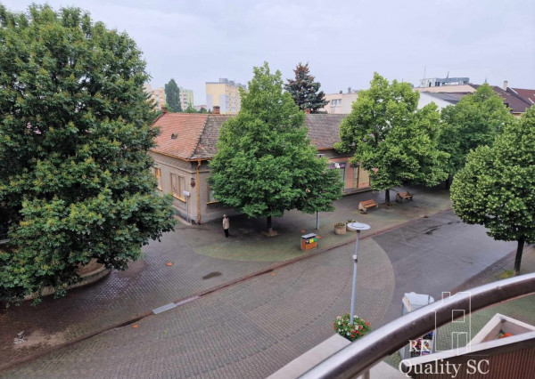 90301 - Lichnerova SENEC pešia zóna – NA PREDAJ 3 izbový byt v pôvodnom stave v centre mesta - v Senci