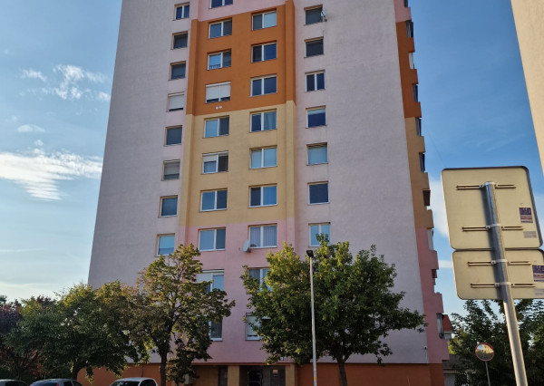 90301 - Jesenského - SENEC - NA PREDAJ 3 izbový byt v pôvodnom stave - ul. Jesenského, blízko centra v Senci