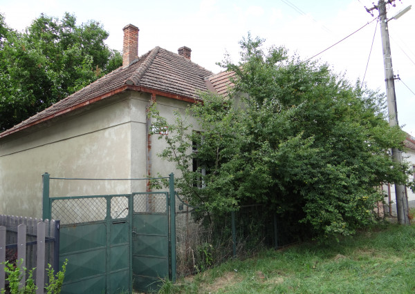 REZERVOVANÉ - BÁHOŇ stavebný pozemok v dobrej lokalite so starým domom na s rozlohou 1782 m2 okr. PEZINOK