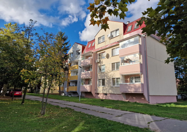 SENEC - NA PREDAJ prerobený 3 izbový byt na Kalinčiakovej ulici s vlastným kotlom – v Senci