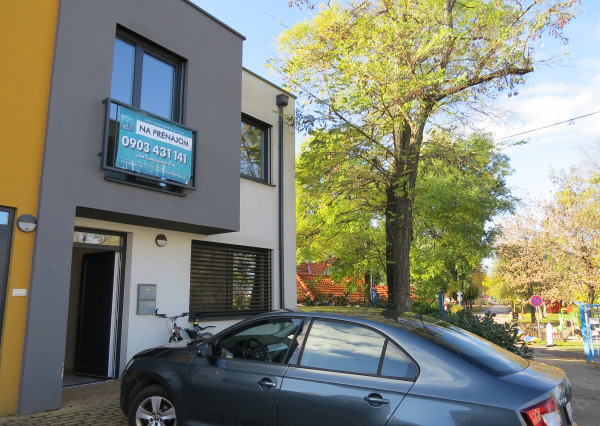 90301 - Slnečné jazerá Juh SENEC – NA PREDAJ jedinečná ponuka - 3 izbový apartmánový byt so záhradkou a parkovacím státím, 100 m od pláže s dovolenkovou atmosférou, na Slnečných jazerách juh v Senci