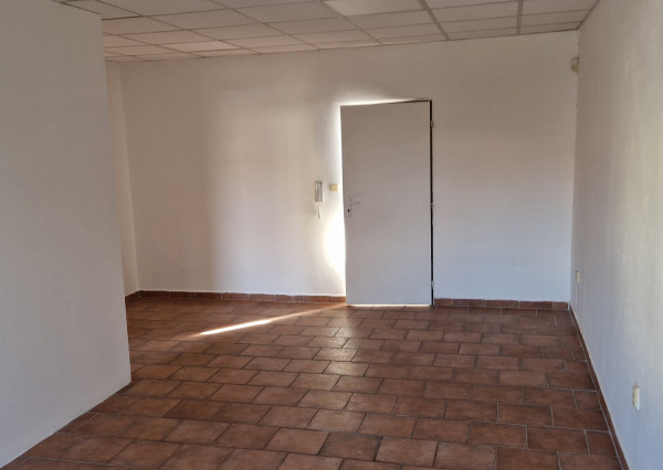 NA PRENÁJOM –  priestor na služby a kancelárie v úplnom centre mesta SENEC - pri pešej zóne