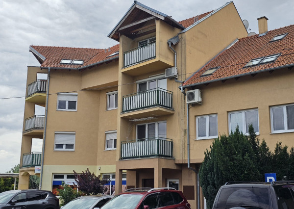 SENEC - NA PREDAJ EXKLUZÍVNE IBA U NÁS zariadený 3 izbový byt s vlastným kotlom - mezonet v blízkosti centra - Kysucká ulica v Senci