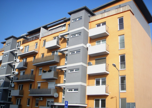 SENEC - NA PREDAJ 1 izbový byt s balkónom a parkingom Pezinská ul. v Senci