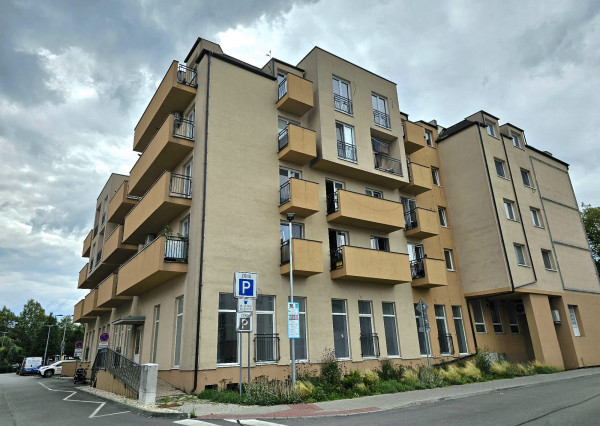 SENEC - NA PREDAJ EXKLUZÍVNE IBA U NÁS - 2 izbový byt v centre mesta na Nám. 1. mája v Senci
