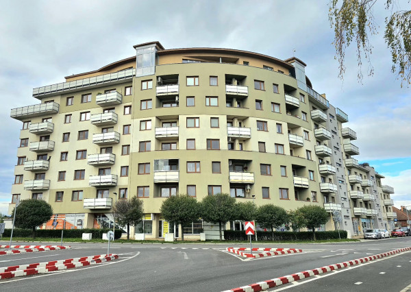 SENEC - NA PREDAJ EXKLUZÍVNE iba u nás, v objekte ORBIS - zaujímavý 3 izbový byt s balkónom a výhľadom na Slnečné jazerá v Senci