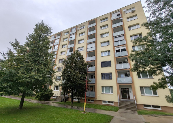 SENEC - EXKLUZÍVNE IBA U NÁS - NA PREDAJ 3 IZBOVÝ BYT V CENTRE MESTA - ul. Hurbanova