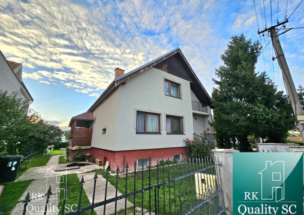 NOVÁ CENA - Okr. Senec - TUREŇ - EXKLUZÍVNE NA PREDAJ rodinný dom na 8 á pozemku s veľkometrážnymi izbami