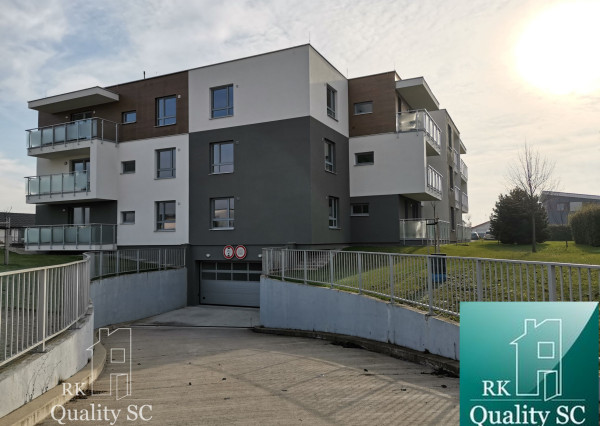 SENEC - NA PRENÁJOM - veľkometrážny 2 izbový byt s vlastným garážovým státím - Senec Gardens