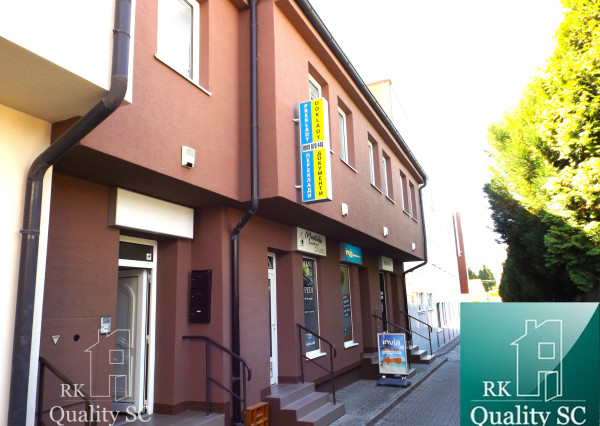 NA PREDAJ – polyfunkčný objekt v úplnom centre mesta Senec - obchodný priestor na prízemí a kancelárie na poschodí - pri pešej zóne