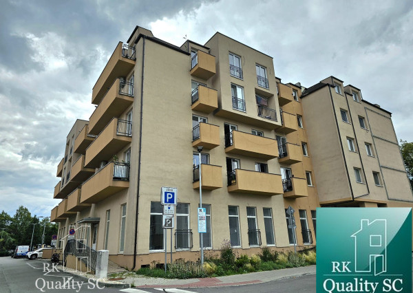 REZERVOVANÉ - SENEC - NA PREDAJ EXKLUZÍVNE IBA U NÁS - 2 izbový byt v centre mesta na Nám. 1. mája v Senci