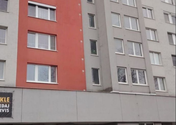 REZERVOVANÉ - BRATISLAVA V. - Petržalka - NA PREDAJ EXKLUZÍVNE IBA U NÁS - 2 garsónka s 2 loggiami a pivnicou v žiadanej lokalite, ul. Gessayova