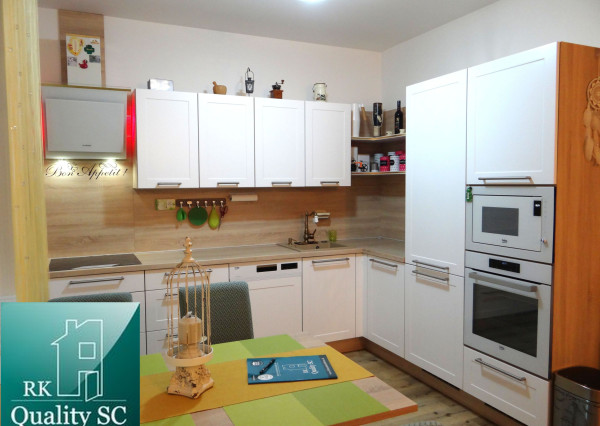 ZĽAVOVÁ KAMPAŇ - NOVOSTAVBA - 2 izbový zariadený byt s terasou, záhradou, záhr. domčekom a parkingom - Holubia - NOVÁ TEHELŇA