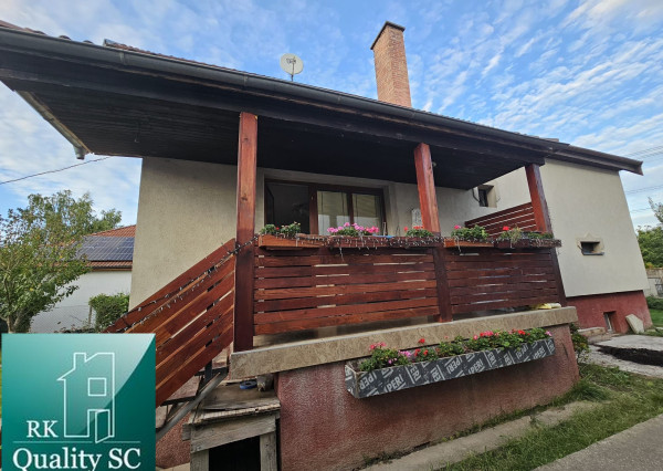 NOVÁ CENA - Okr. Senec - TUREŇ - EXKLUZÍVNE NA PREDAJ rodinný dom na 8 á pozemku s veľkometrážnymi izbami