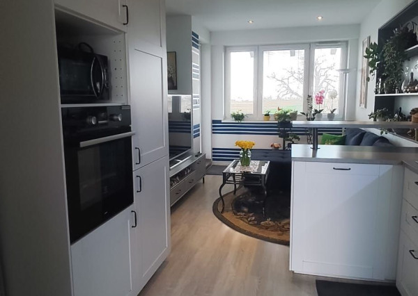 Senec  - exkluzívne iba u nás - nádherný, komplet zariadený 1 izbový byt s parkovacím státím v tichej lokalite, ul. Marhuľová v Senci