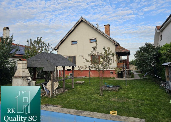 NOVÁ CENA - Okr. Senec - TUREŇ - EXKLUZÍVNE NA PREDAJ rodinný dom na 8 á pozemku s veľkometrážnymi izbami