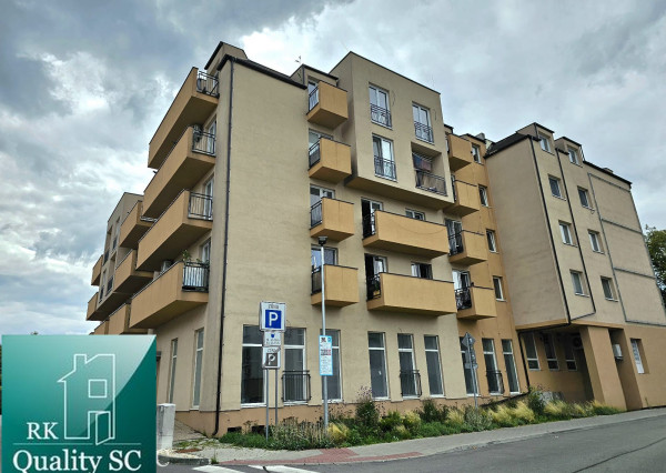 PREDANÉ - SENEC - NA PREDAJ EXKLUZÍVNE IBA U NÁS - 2 izbový byt v centre mesta na Nám. 1. mája v Senci