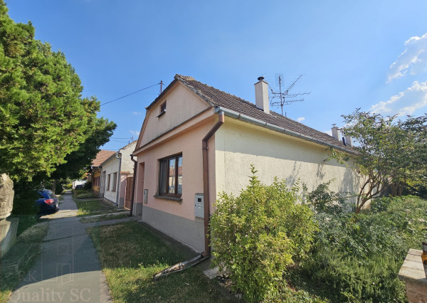Okres Trnava- obec Pavlice – nehnuteľnosť s potenciálom - 4 izb. RD v centre obce s veľkým pozemkom 984 m2 