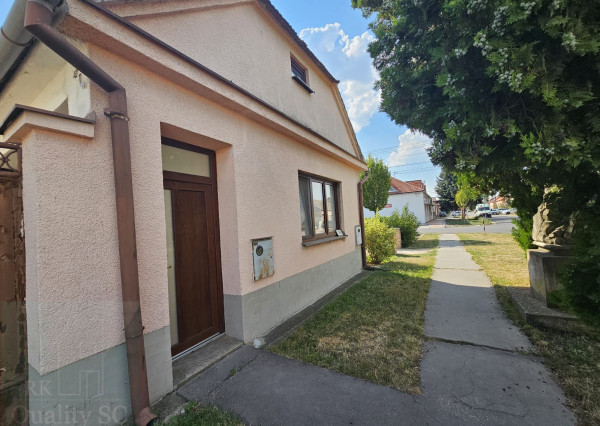Okres Trnava- obec Pavlice – nehnuteľnosť s potenciálom - 4 izb. RD v centre obce s veľkým pozemkom 984 m2 